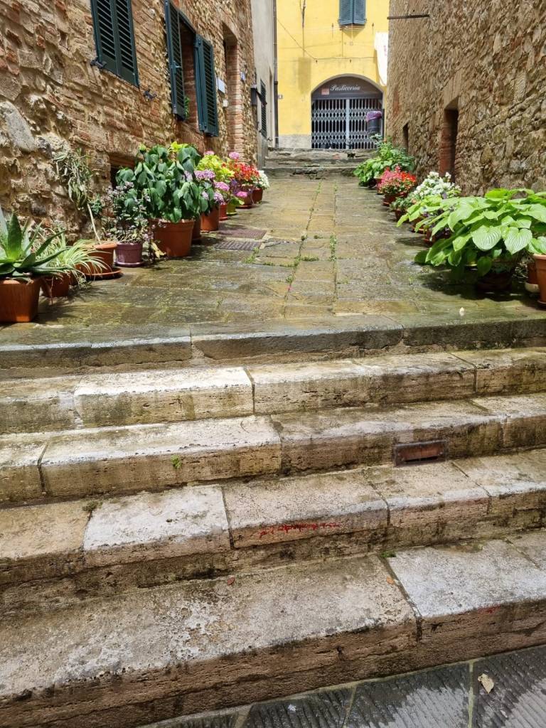 A Castelnuovo Berardenga la pulizia dei centri storici si fa a 140 C°