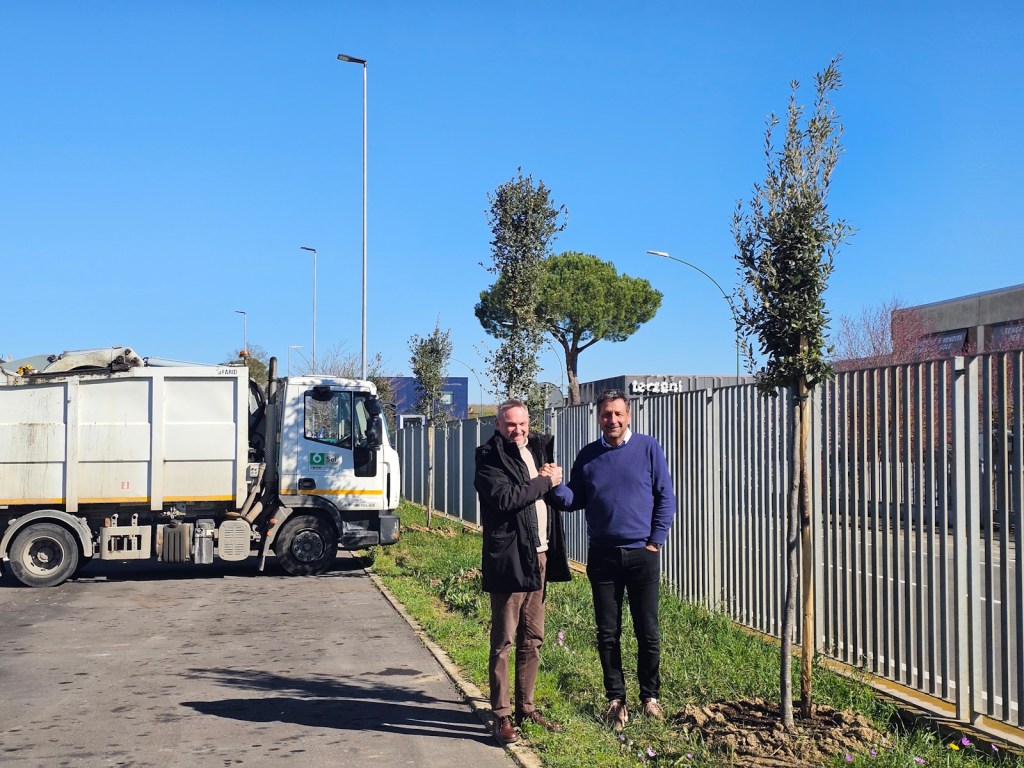 Sei Toscana pianta 15 alberi per compensare la CO₂ emessa durante le ultime due edizioni di Strade Bianche