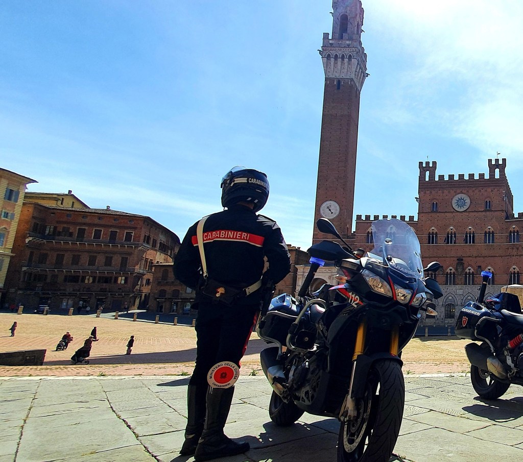 Siena,  controlli straordinari dei Carabinieri in centro, sedata una lite
