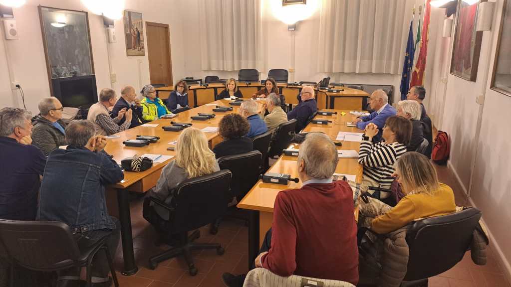 Poggibonsi, unire le forze per contrastare le povertà, il comune chiama a raccolta le associazioni