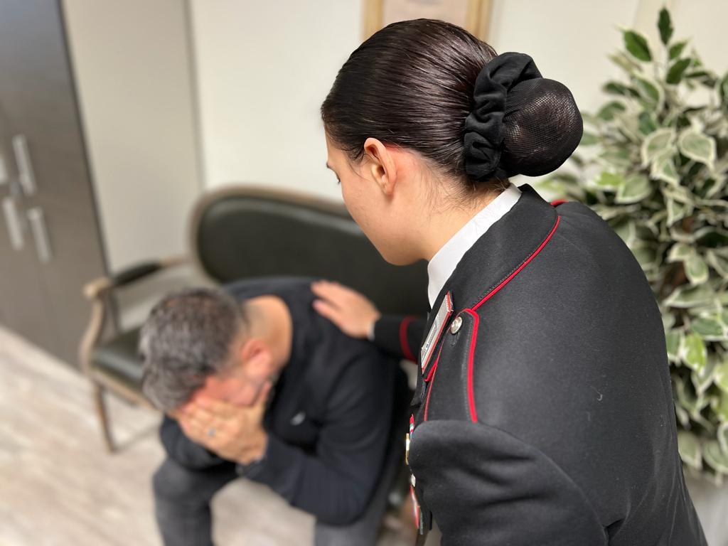 Firenze, perseguita da anni i vicini: arrestata
