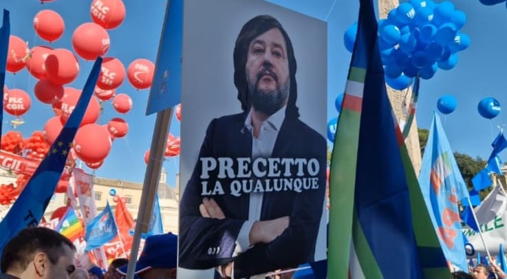 Sciopero: nei cortei a Napoli e Firenze cartelli contro Salvini: “Precetto La Qualunque”
