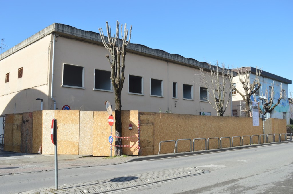 Certaldo, inizia il cantiere per la demolizione dell'ex stamperia in Viale Matteotti
