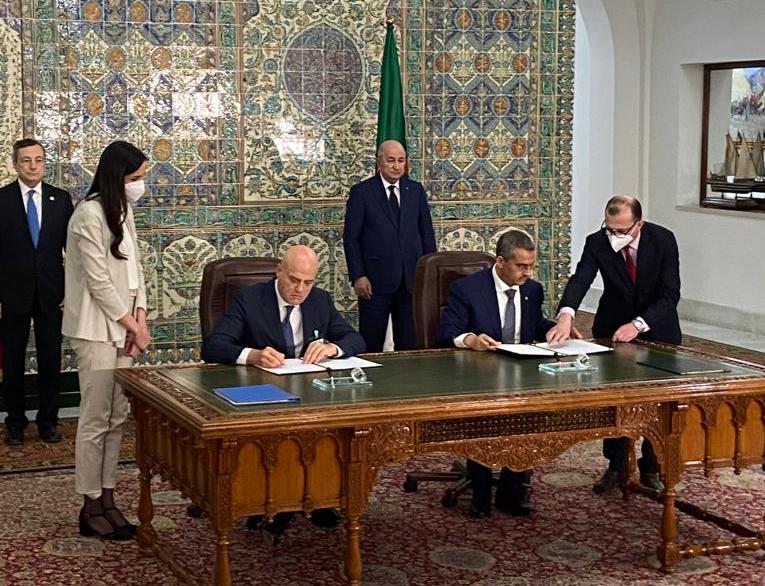 Firmato accordo Italia-Algeria, Draghi: “Più gas, ma anche più rinnovabili”