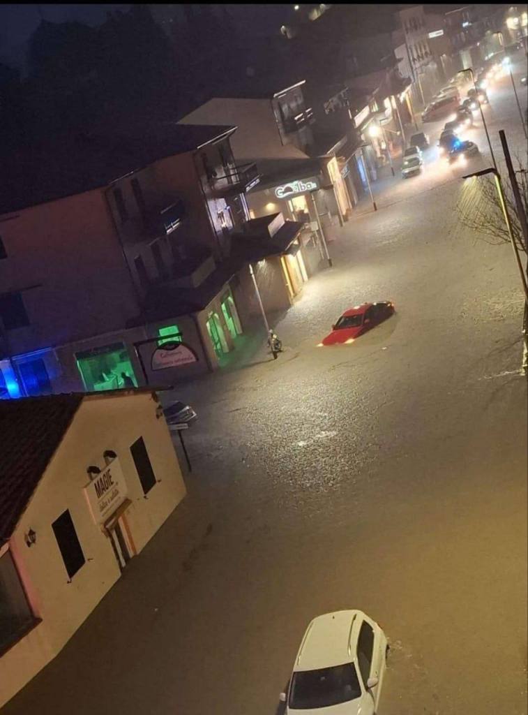 Nubifragio all'Elba, allagamenti e danni: fino a 65 mm di pioggia. Disagi anche sulla costa tirrenica