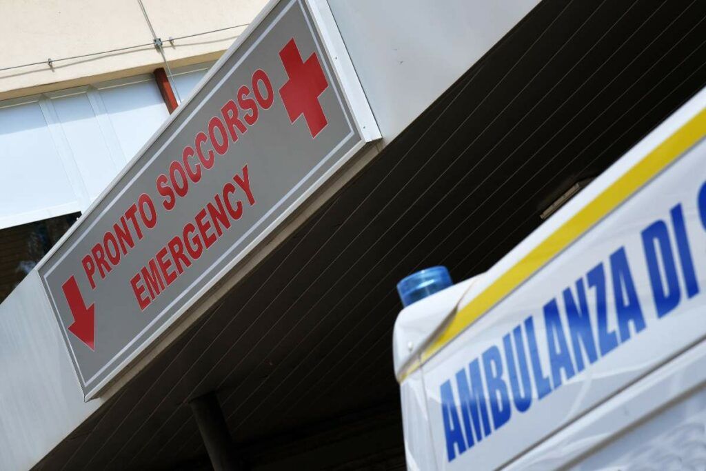 La Spezia, morto lo studente accoltellato a scuola da un coetaneo. L&rsquo;aggressore &egrave; stato disarmato da un professore e circondato dai compagni