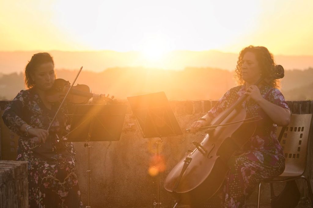 Angela Tomei, la violinista di Baglioni che sogna di suonare con i Coldplay
