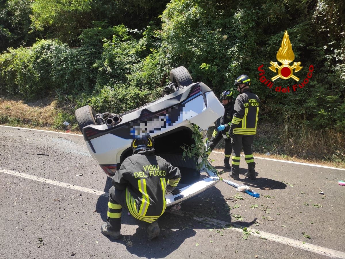 Incidenti sulle strade della Toscana: a Gambassi grave motociclista contro una staccionata. A Vaglia auto di ribalta