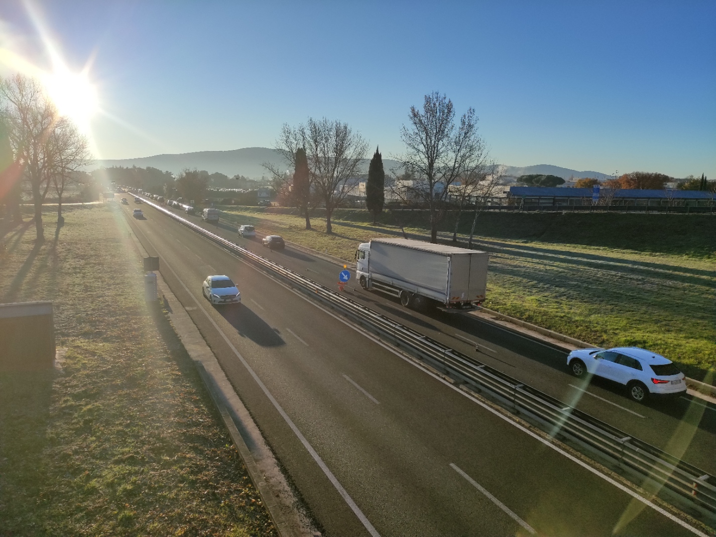 Paura sulla Siena-Firenze: camion sbanda e colpisce un autobus