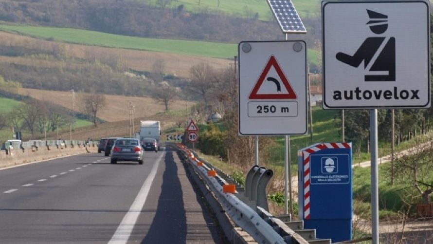 Falsi sms per multe autovelox: tentata truffa a Poggibonsi, l'allarme della polizia locale