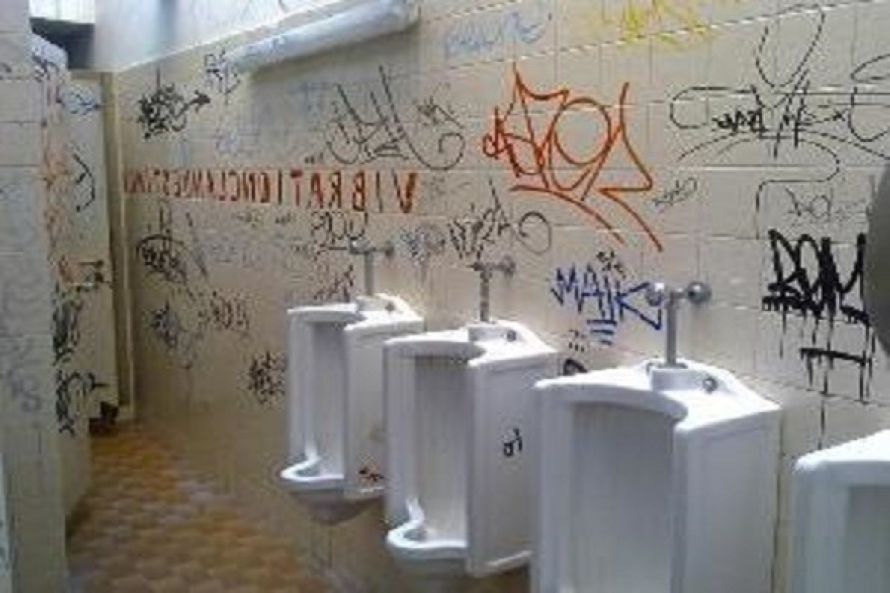 Siena, &ldquo;lista degli stupri&rdquo; nei bagni dell&rsquo;Istituto Sarrocchi: scuola sotto shock e indagini in corso