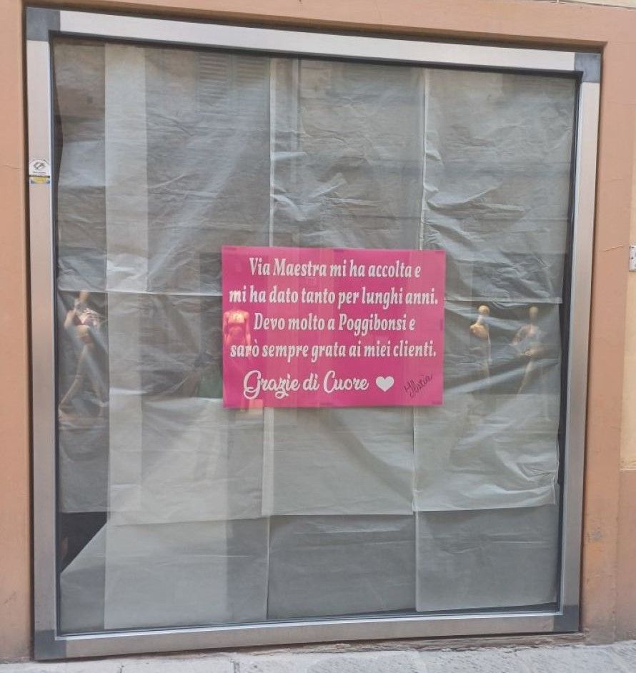 Chiude negozio Benetton di Poggibonsi. Il saluto della titolare