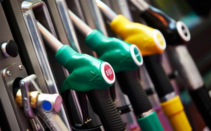 Caro benzina, i distributori devono esporre il prezzo medio nazionale