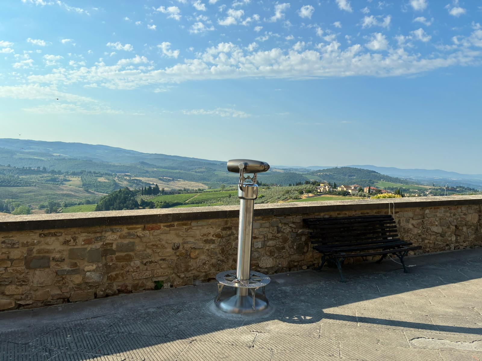 Barberino Tavarnelle, il Comune installa un binocolo panoramico in piazza Vittorio Veneto