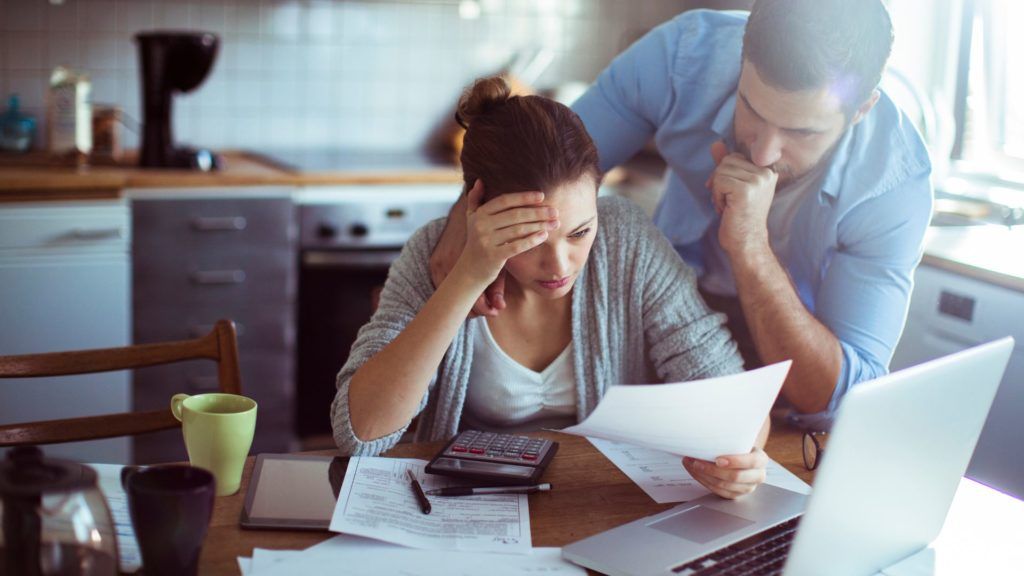 Bollette e carburanti, con la guerra in Iran rincari fino 540 euro a famiglia