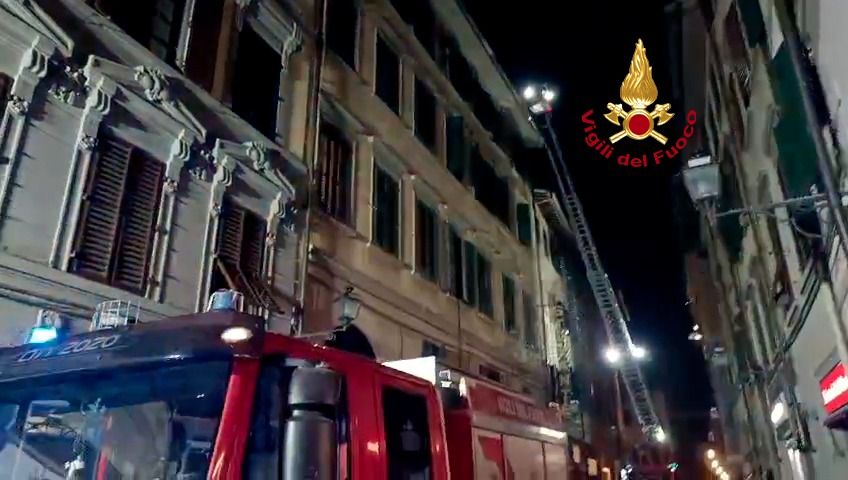 Notte di paura in Borgo San Lorenzo: un incendio devasta due ristoranti e un B&B