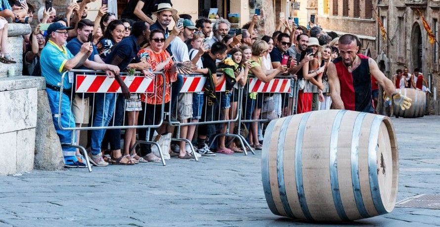 Montepulciano accende i riflettori sul 51° Bravìo delle Botti: tradizione, spettacolo e comunità in festa