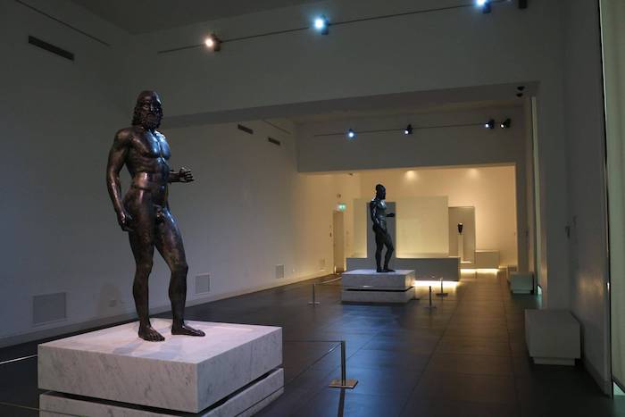 Al Museo Archeologico di Reggio Calabria è sfida tra titani: il confronto Bronzi di Riace-David - video