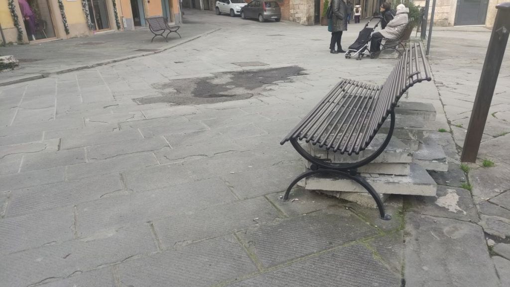Cinque mesi dai lavori, ma le buche sono ancora da sistemare