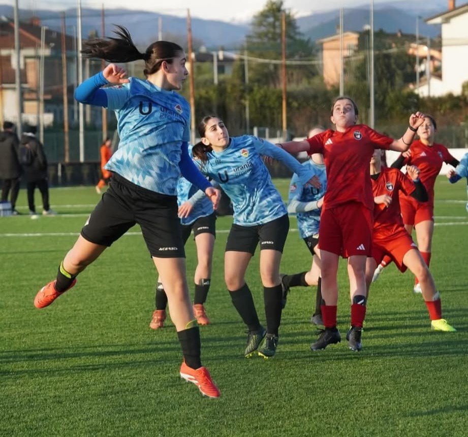 A Poggibonsi la Partita Applaudita: un grande riconoscimento per le calciatrici Under 15