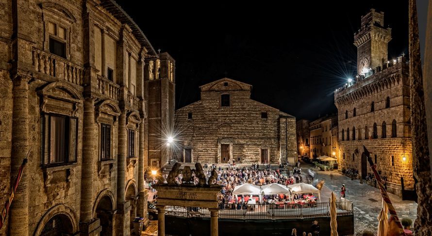 Montepulciano brinda all’estate: tornano Cantine in Piazza e il premio A Tavola con il Nobile