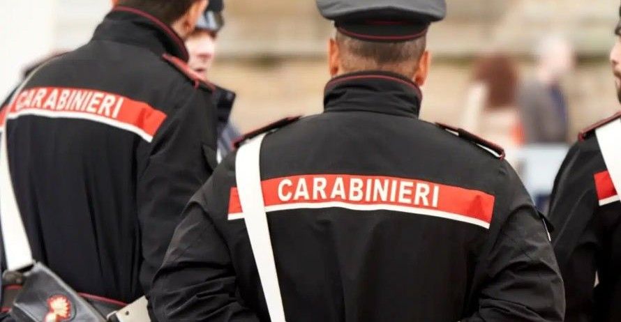 Empoli, incastrato il rapinatore del centro: picchi&ograve; la titolare con il calcio della pistola, era pronto a fuggire dal Cas