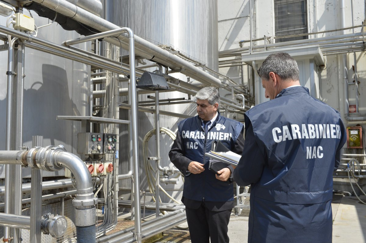 Cibo taroccato venduto online, falsi i marchi Dop e Igp