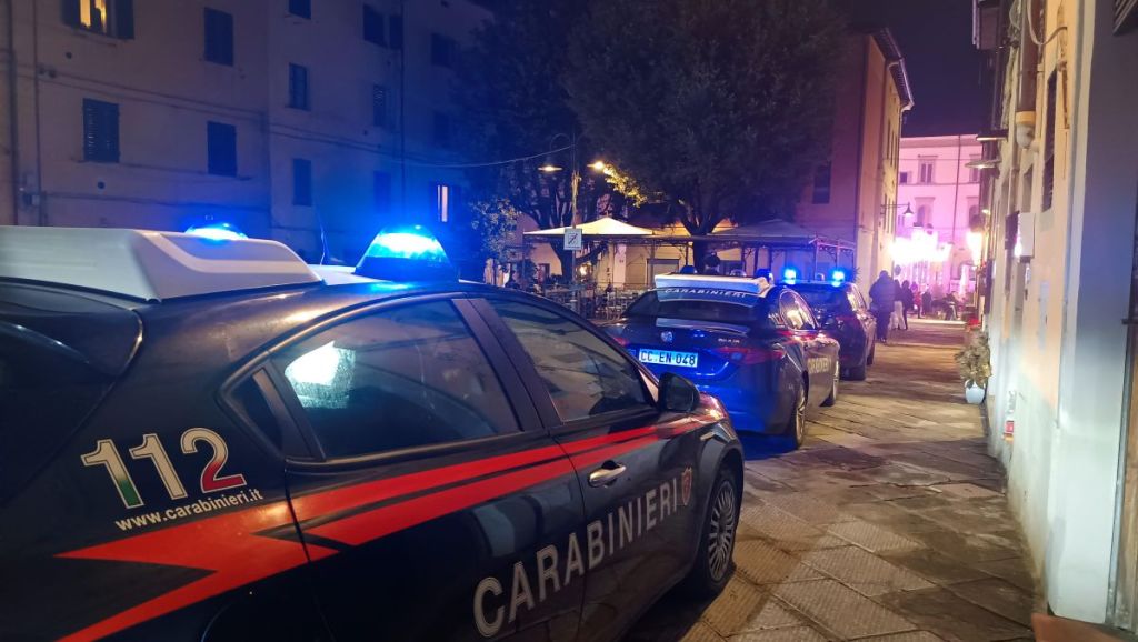 Prima una rissa, poi accoltellamento in centro a Poggibonsi, è caccia all'uomo (o alla ragazzina)