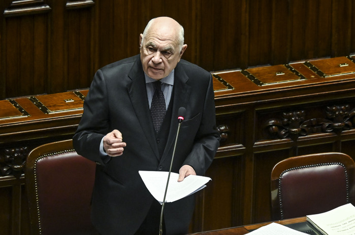 Abolito il reato di abuso d’ufficio e stretta sulle intercettazioni: è legge il Ddl Nordio. Ecco cosa prevede