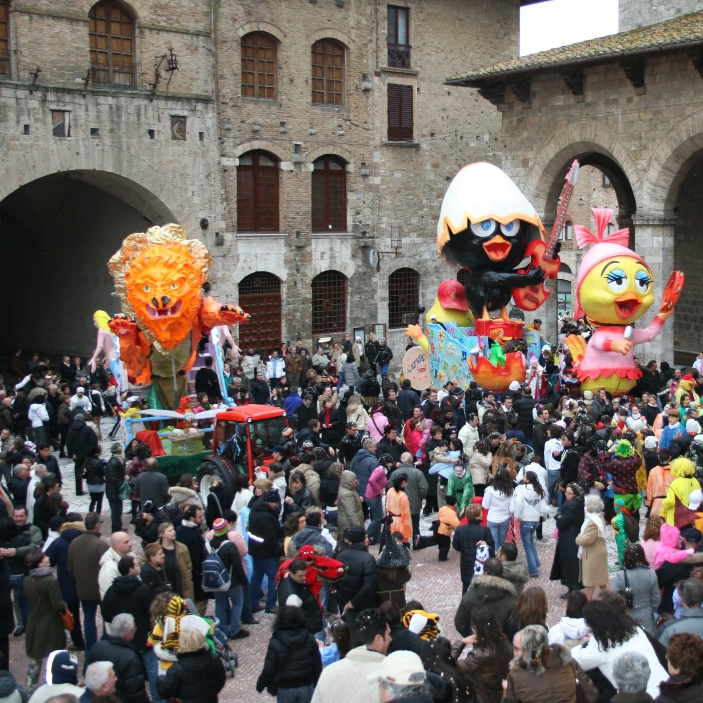 100 anni di Carnevale a San Gimignano: al via l&rsquo;edizione 2026