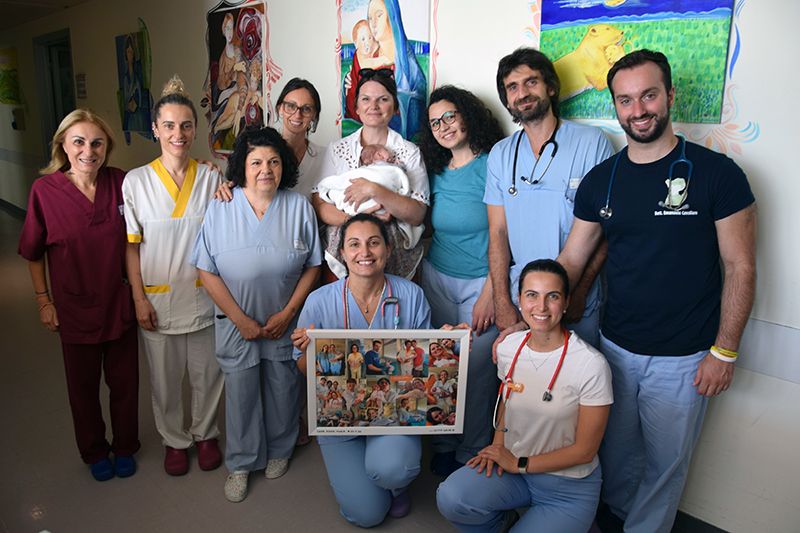 Siena nel cuore e nel nome: la piccola Caya Siena Maria torna in Germania dopo tre mesi in TIN