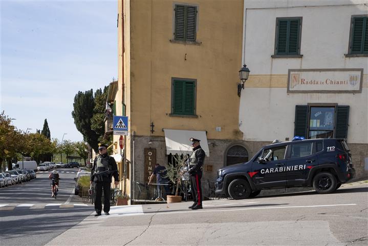 Spara alle auto in sosta, paura a Radda in Chianti