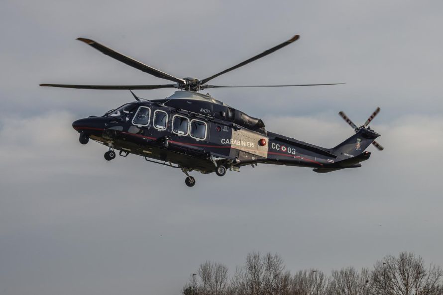Droga nei boschi delle Cerbaie: due pusher in fuga bloccati dai carabinieri, sequestrati cocaina, contanti e un machete