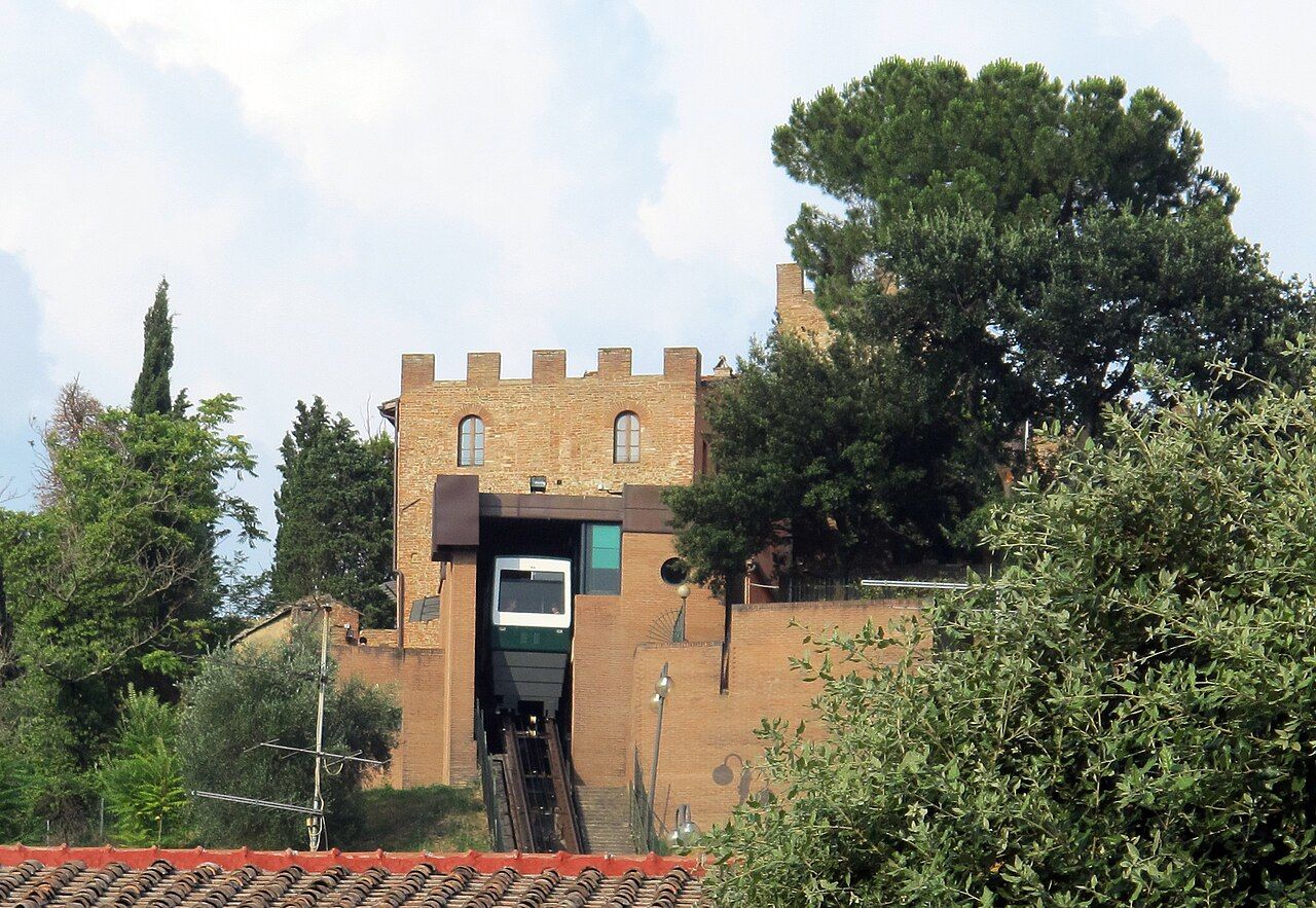 Certaldo, funicolare ferma per manutenzione: scattano i bus sostitutivi dal 2 marzo