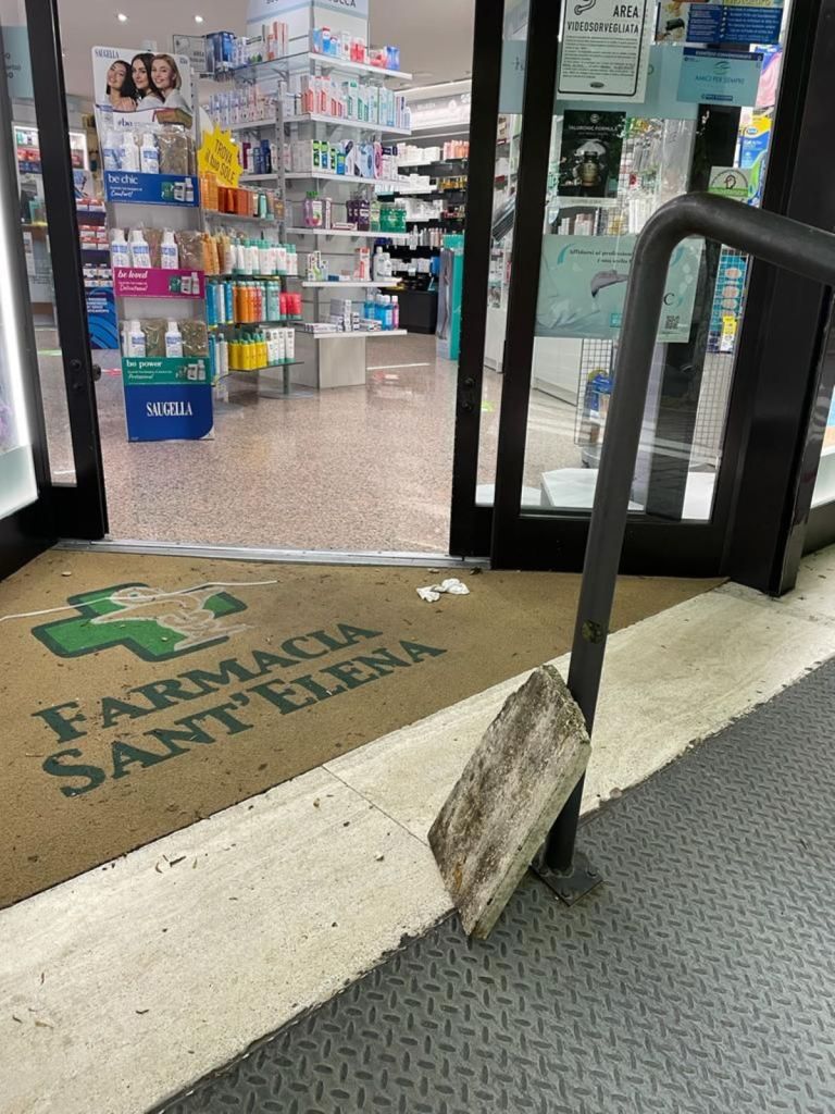 Spaccata nelle farmacie della Valdichiana, rubati stupefacenti e soldi. Episodi a Chianciano, Bettolle e Montepulciano