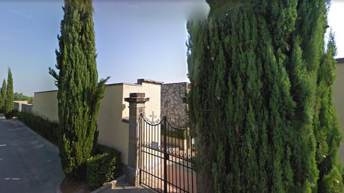 Atto vandalico al cimitero di Strada: tegole divelte e rotte
