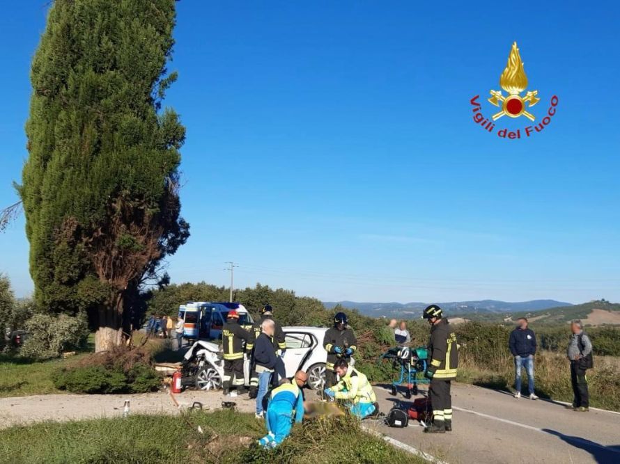 Cinigiano, tragico incidente sulla sp 64: un morto e due feriti