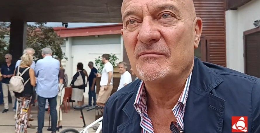 Passione per la bici nata a Poggibonsi, legame con il Chianti: Claudio Bisio si racconta