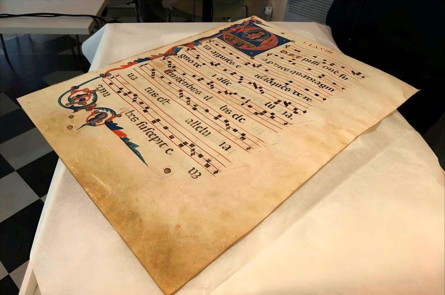 Recuperati dai carabinieri 30 corali miniati medievali