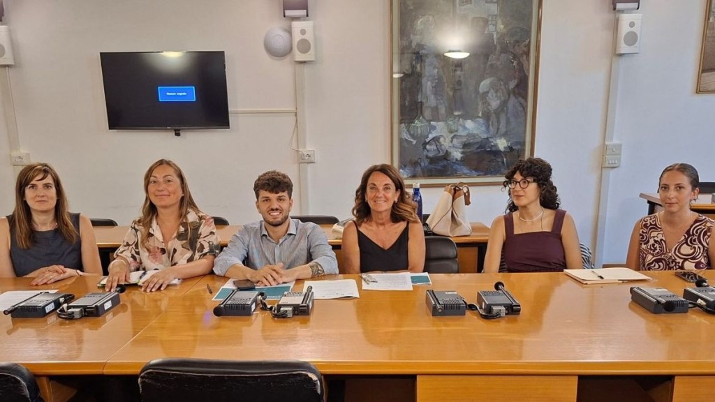 Ricordi, fotografie, cena, murales: il Comune 