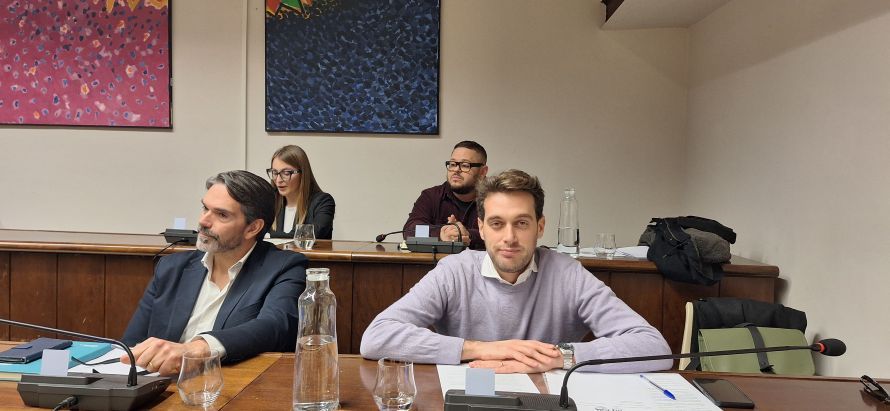 Colle 2028, l&rsquo;assessore parla per un&rsquo;ora e mezzo  L&rsquo;opposizione: &ldquo;Comportamento non democratico&rdquo;