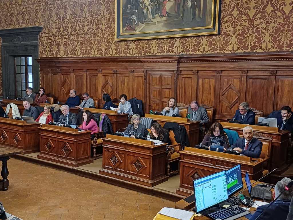 Siena, approvati il regolamento dell’armamento e le modifiche al regolamento del Corpo di Polizia Locale