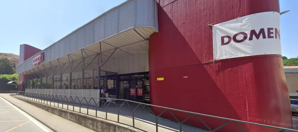 «Troppo poco tempo per la sosta alla Coop: spesso rimango bloccata dalla sbarra chiusa»