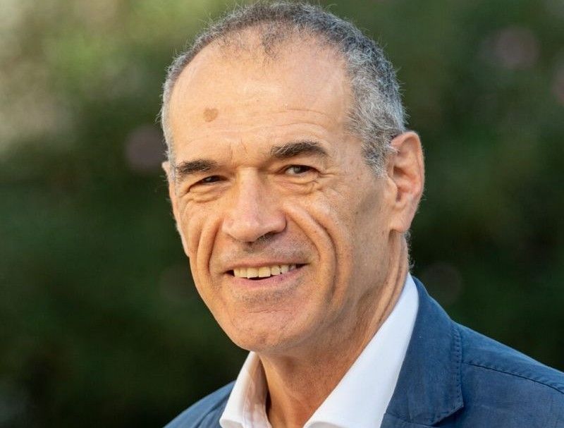L’economista Carlo Cottarelli torna a Siena per presentare  il suo ultimo libro “Senza giri di parole”