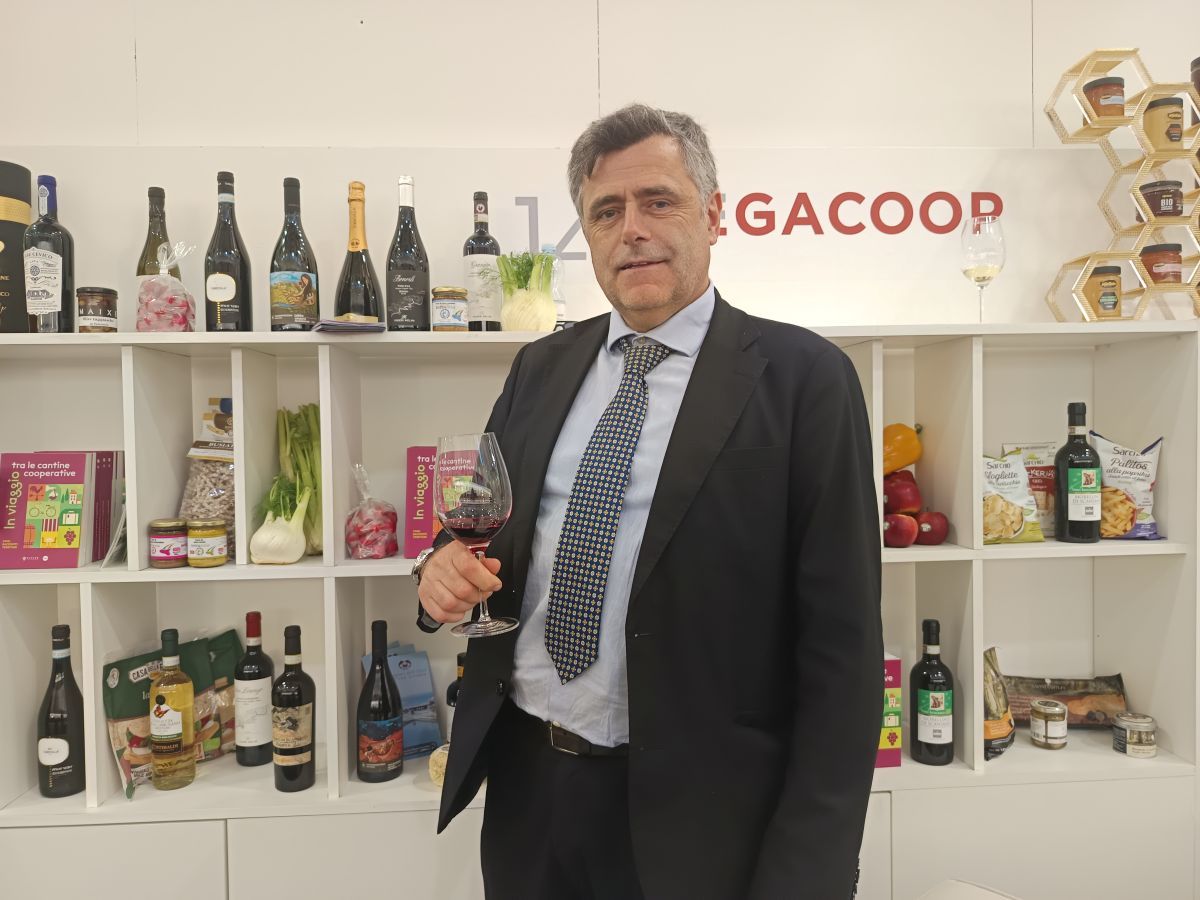 Vino, Legacoop Agroalimentare: &laquo;Stop all&rsquo;impianto di nuovi vigneti. Servono misure concrete e una strategia di lungo periodo per il settore vino&raquo;