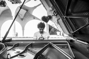 Alessio Cioni e la Rapsodia Ungherese n. 6 di Franz Liszt: un&rsquo;interpretazione di riferimento