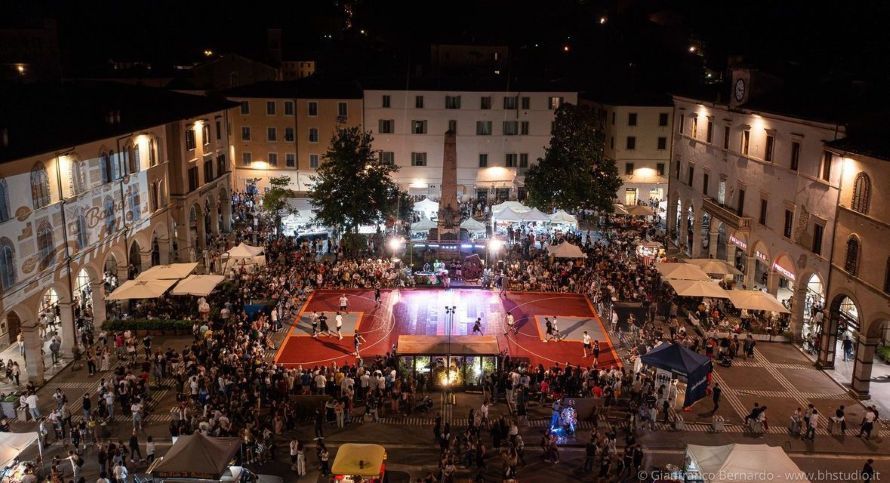 Crystal League, tre giorni di grande basket e spettacolo: show con Vinny Vince e l'incognita del secondo ospite