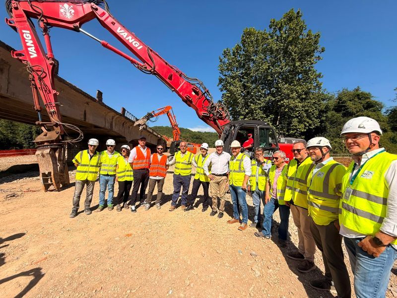 Al via la demolizione del ponte sulla Pesa: investimento da 5,3 milioni