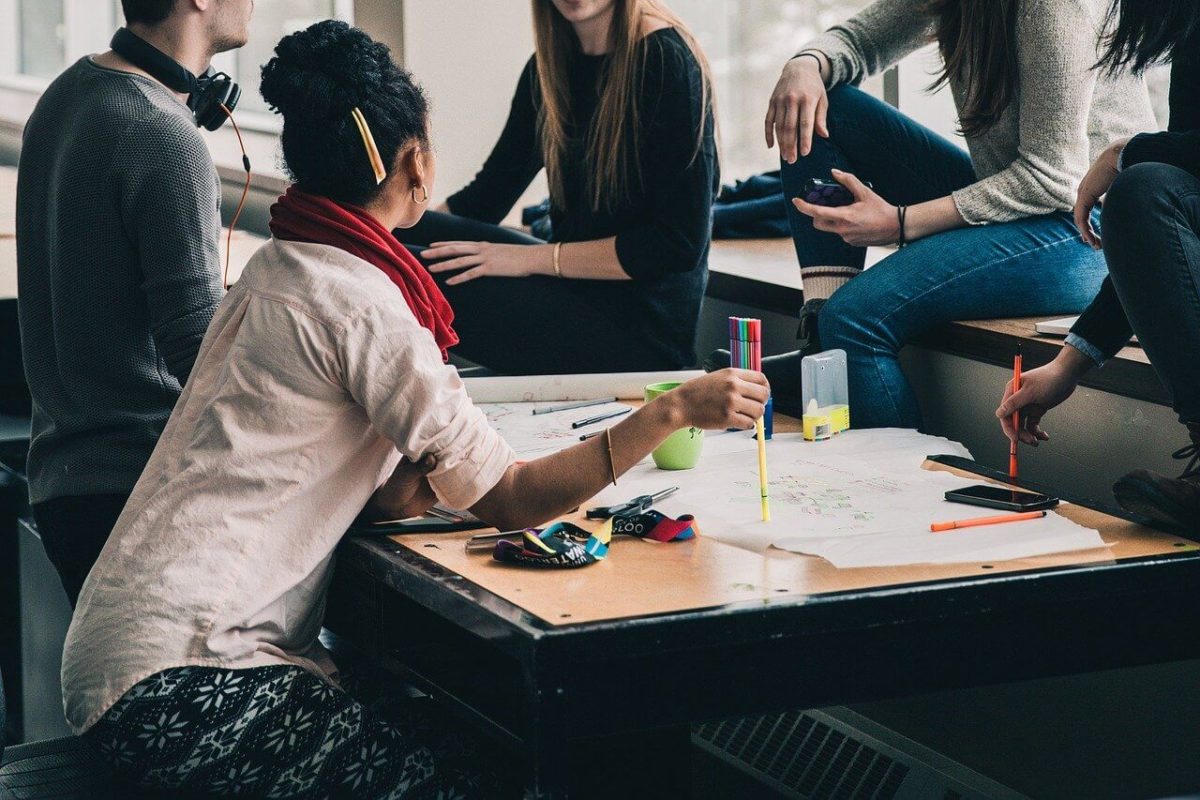 Donne il 60% dei laureati in Italia, ma svantaggiate sul lavoro e guadagnano meno