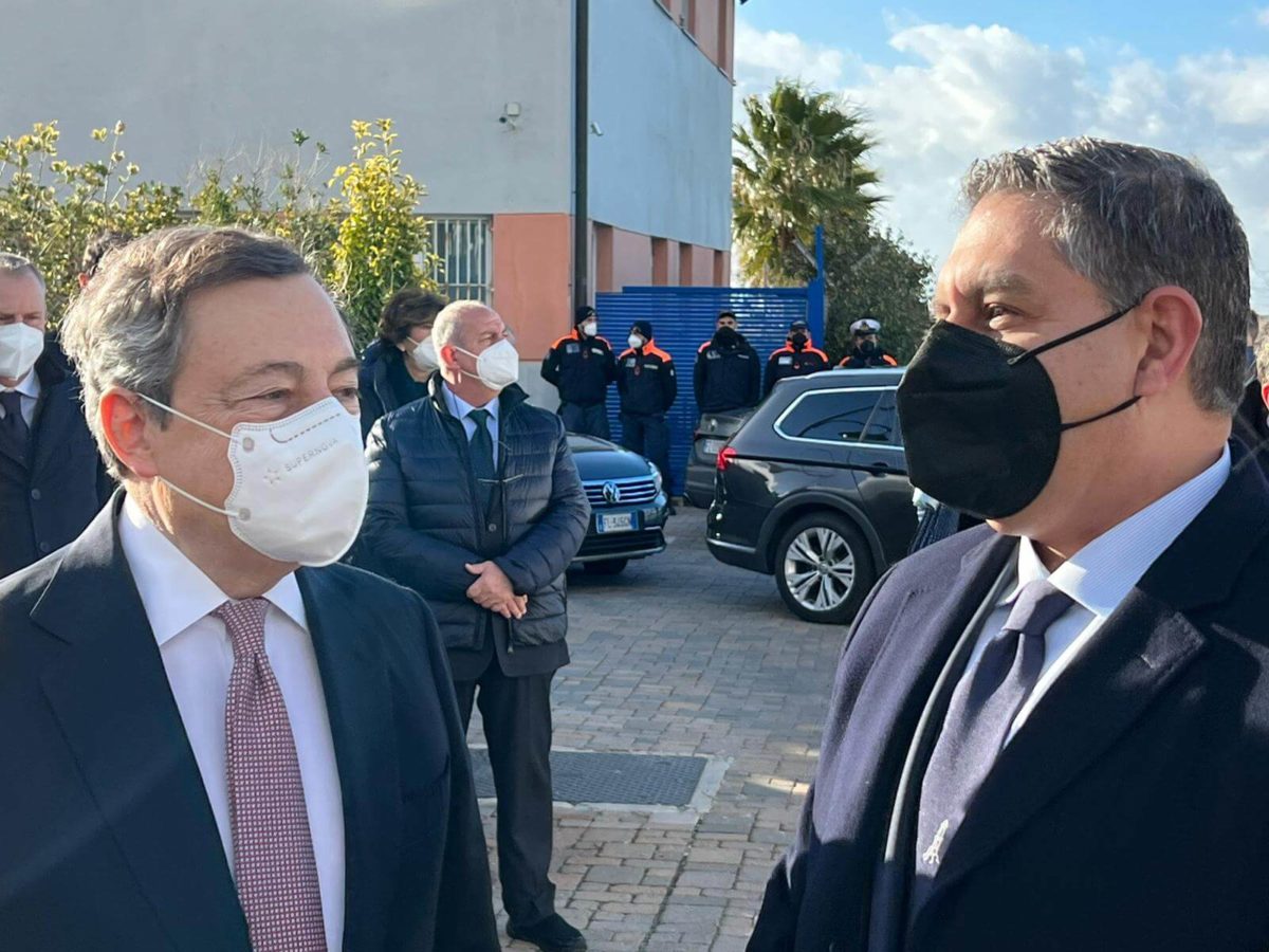 Caro bollette, Draghi da Genova assicura: “Presto un intervento per aiutare famiglie e imprese”